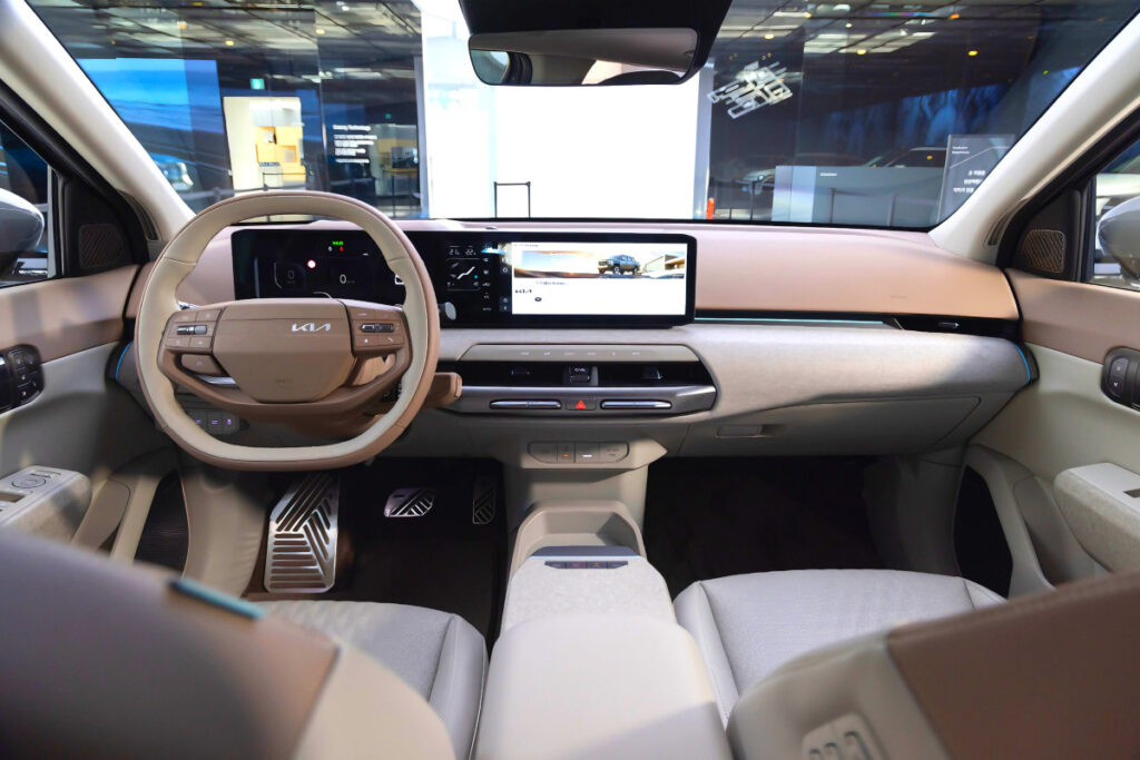 2025 기아 EV4 출시 이미지