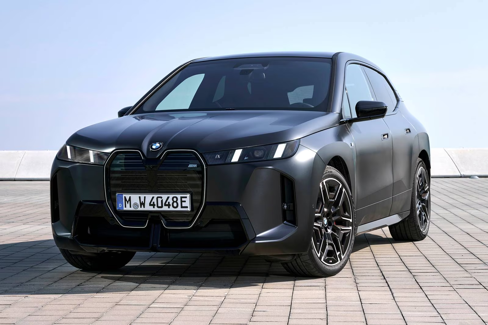 BMW, 2026년형 iX 공개…성능·효율·정숙성 모두 개선